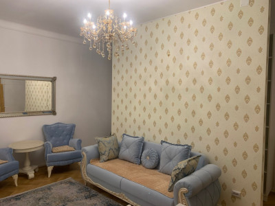 Apartament cu 3 camere, parter inalt - Central