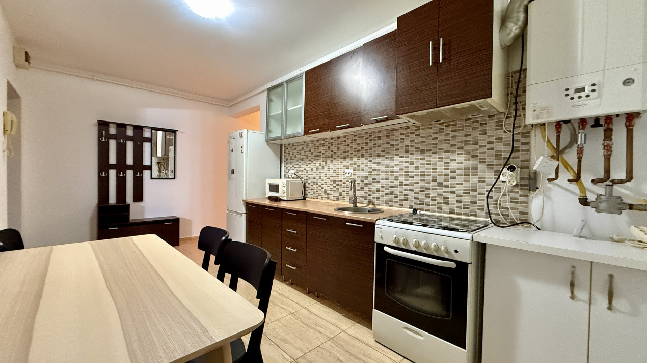 Apartament de inchiriat 3 camere, zona Lipovei 8, foxfort.ro