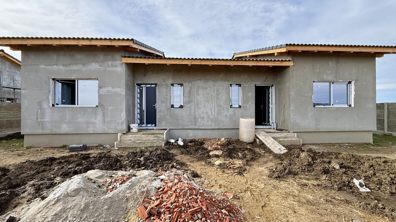 Duplex de vanzare, 3 camere pe parter + pod - Mosnita Veche 1, foxfort.ro