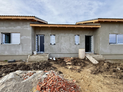 Duplex de vanzare, 3 camere pe parter + pod - Mosnita Veche