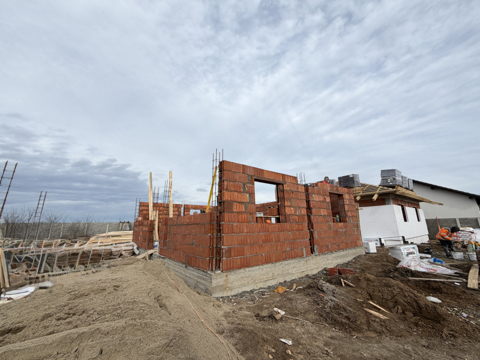 Casa individuala cu 3 camere pe parter - predare la cheie - in Sanandrei 2, foxfort.ro