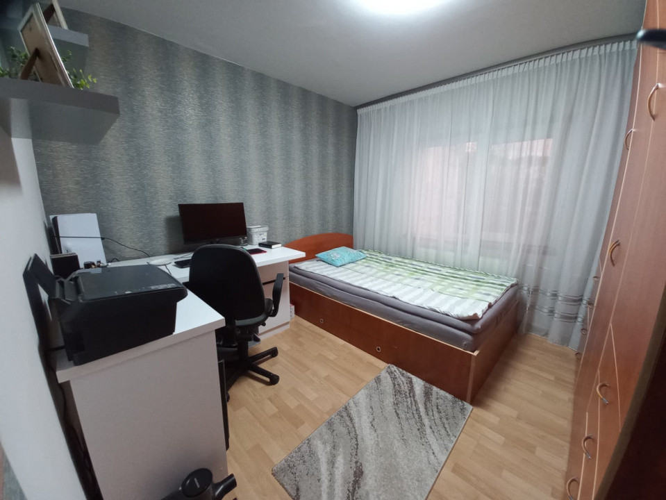 Apartament 3 camere semidecomandat - zona Aradului 3, foxfort.ro