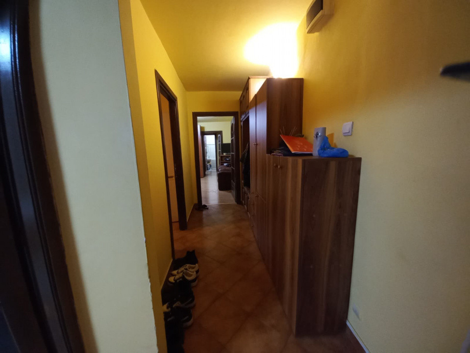 Apartament 3 camere semidecomandat - zona Aradului 7, foxfort.ro