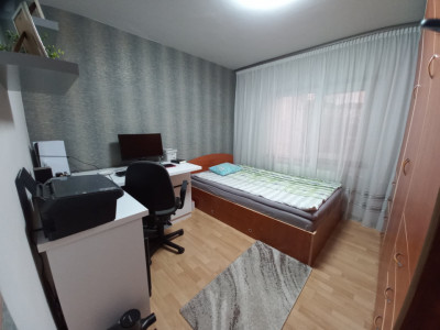 Apartament 3 camere semidecomandat - zona Aradului imagine mica 3, foxfort.ro