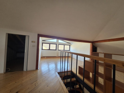 š” CasÄ spaČioasÄ 200 mp utili, complet mobilatÄ Či utilatÄ ā Arad ā 187.000 ⬠imagine mica 3, foxfort.ro