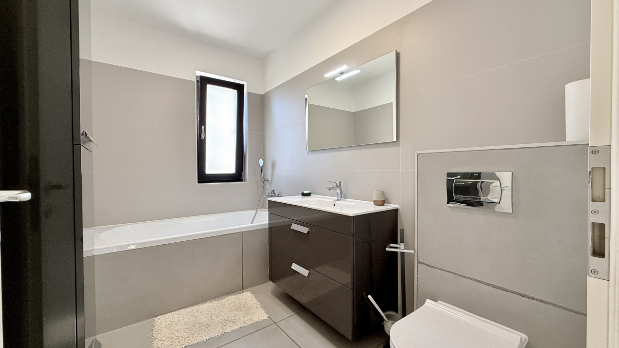 Apartament de inchiriat cu 3 camere, 98 mp utili - Dumbravita 9, foxfort.ro