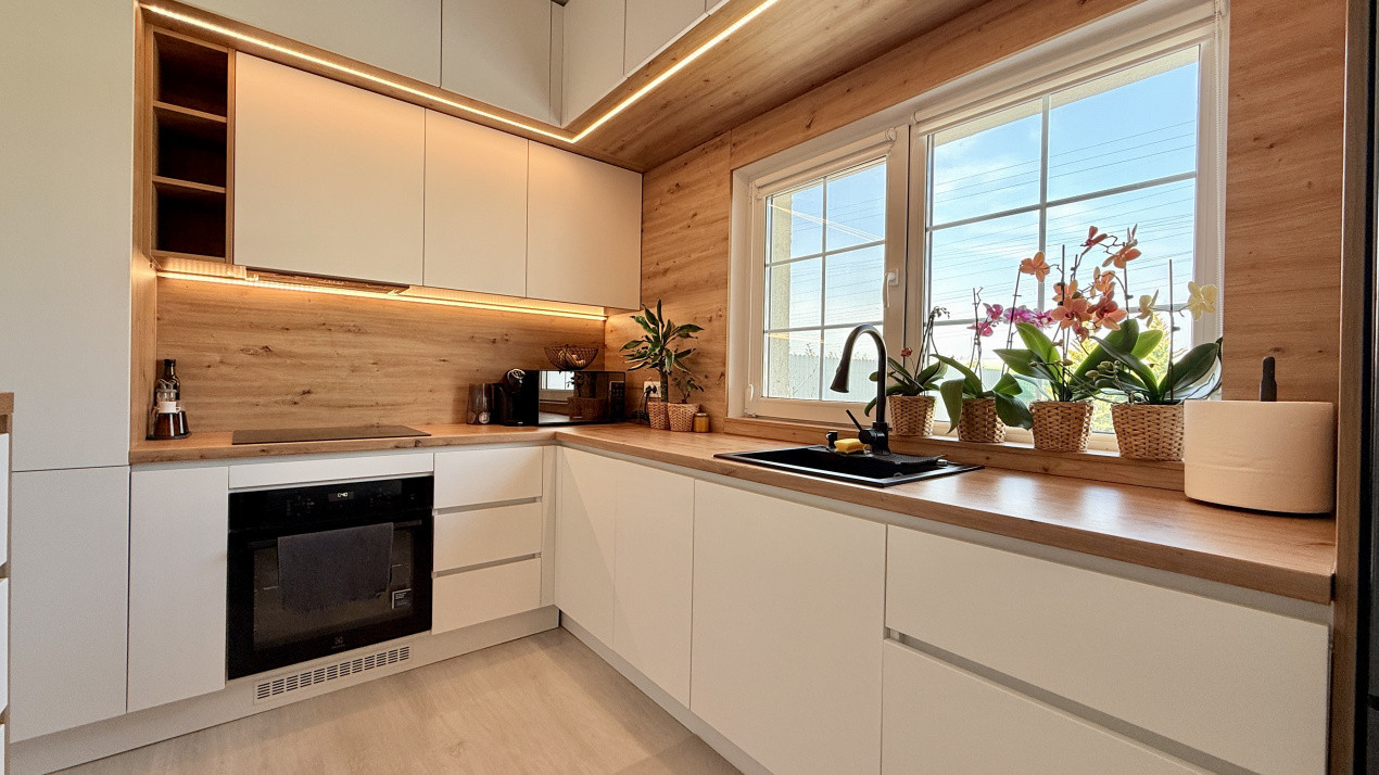 Duplex de vanzare, 3 camere + 2 bai - mobilat si utilat - Mosnita Noua 14, foxfort.ro