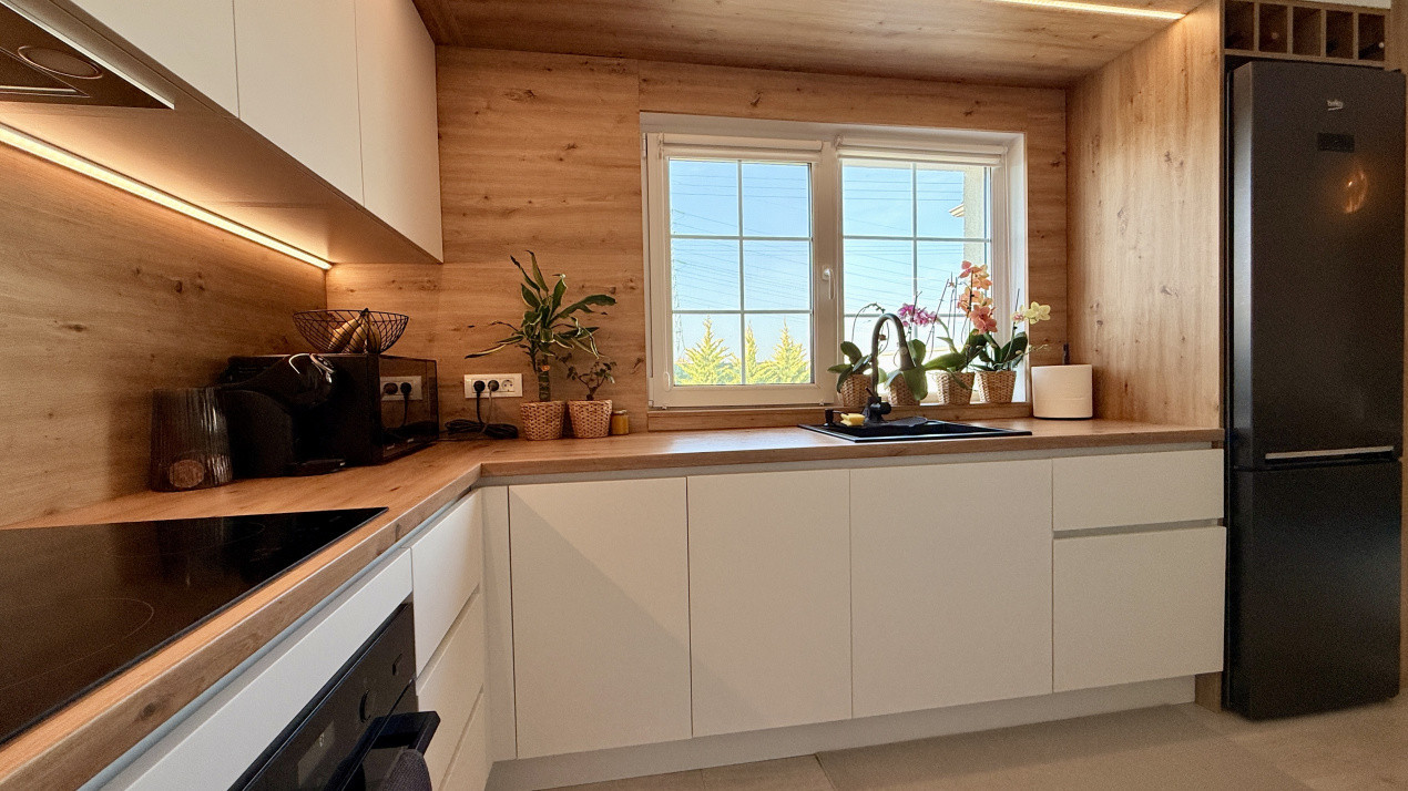 Duplex de vanzare, 3 camere + 2 bai - mobilat si utilat - Mosnita Noua 15, foxfort.ro