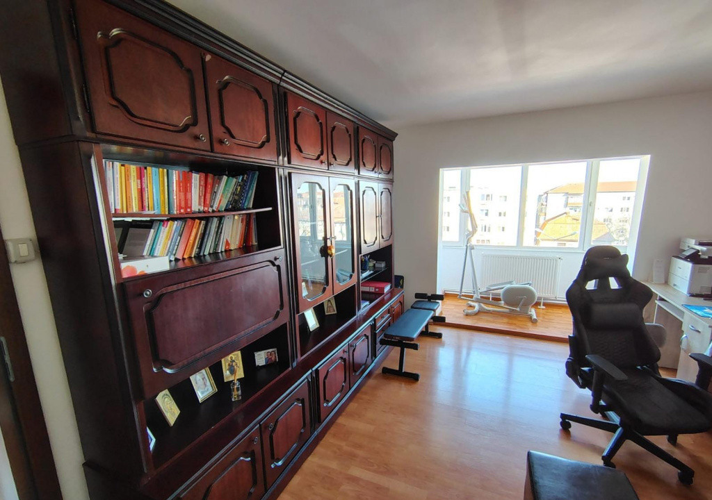 Apartament cu 3 camere si 2 balcoane, in Timisoara, zona Girocului 3, foxfort.ro