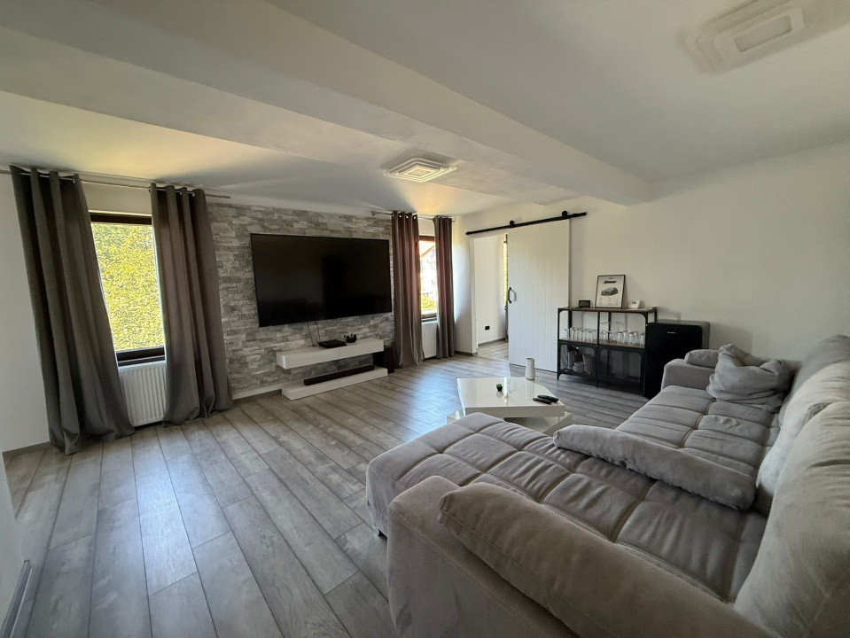 Casa individuala cu 6 camere si teren de 850 mp de vanzare - zona Modern 3, foxfort.ro