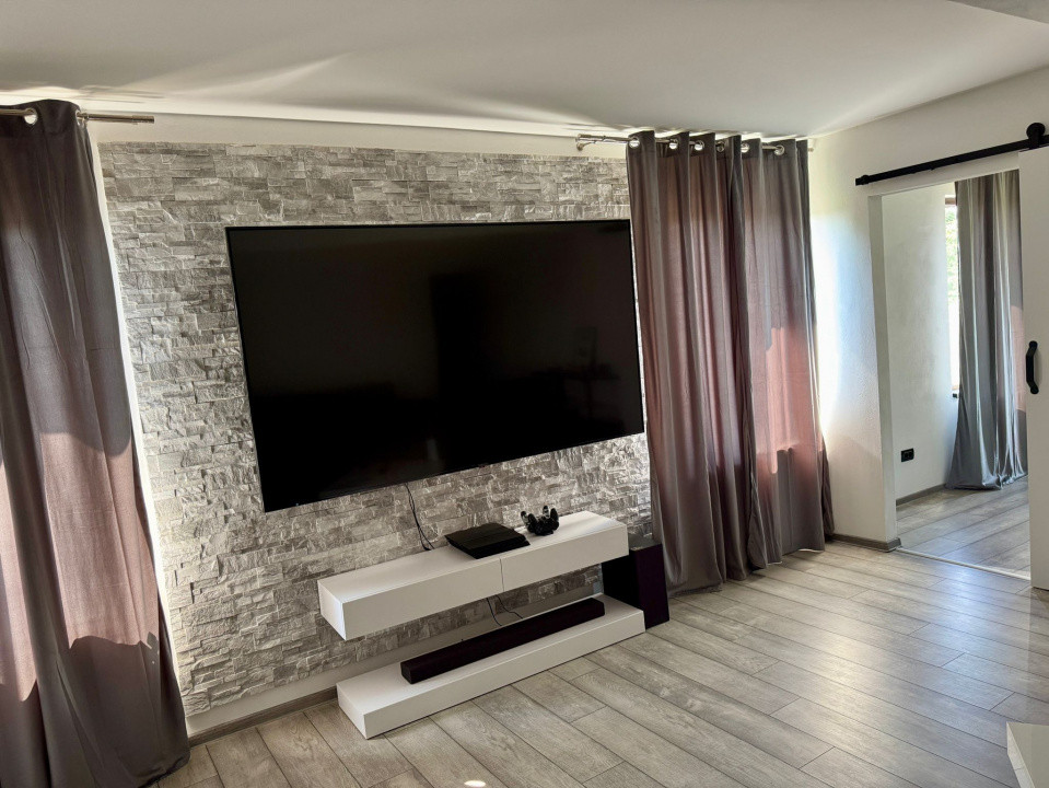 Casa individuala cu 6 camere si teren de 850 mp de vanzare - zona Modern 6, foxfort.ro