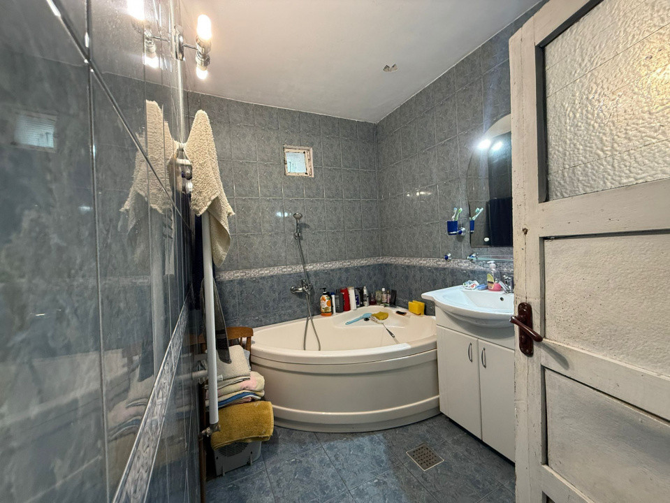 Casa individuala cu 6 camere si teren de 850 mp de vanzare - zona Modern 10, foxfort.ro