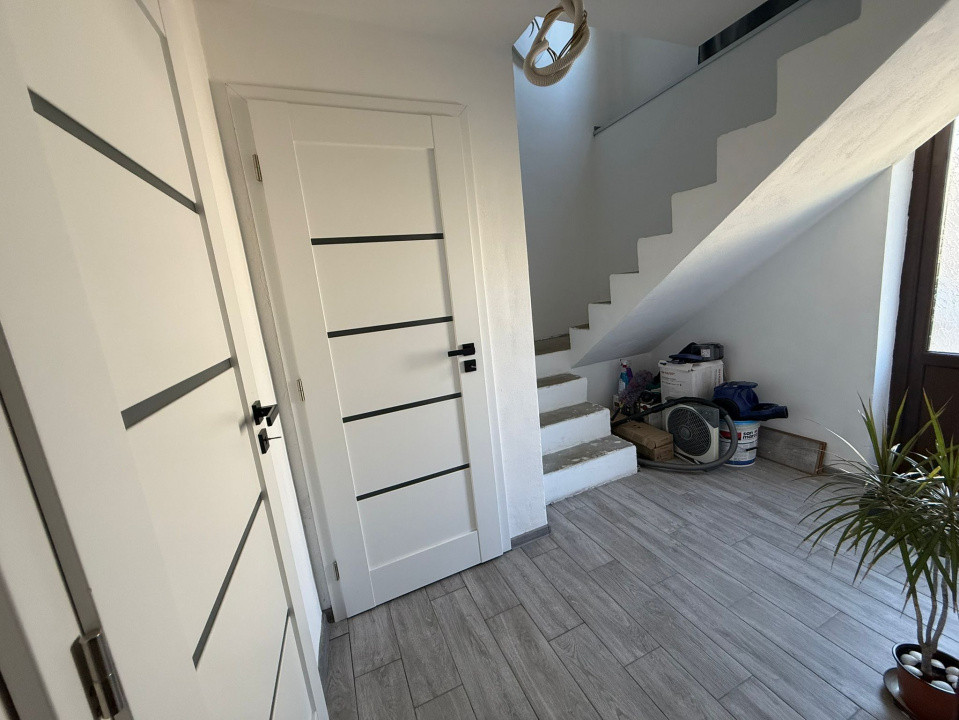 Casa individuala cu 6 camere si teren de 850 mp de vanzare - zona Modern 12, foxfort.ro