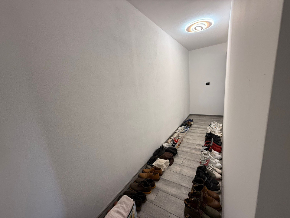 Casa individuala cu 6 camere si teren de 850 mp de vanzare - zona Modern 28, foxfort.ro