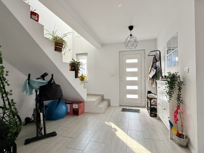 Duplex de vanzare in Sacalaz, 4 camere + 2 bai si toate utilitatile imagine mica 13, foxfort.ro
