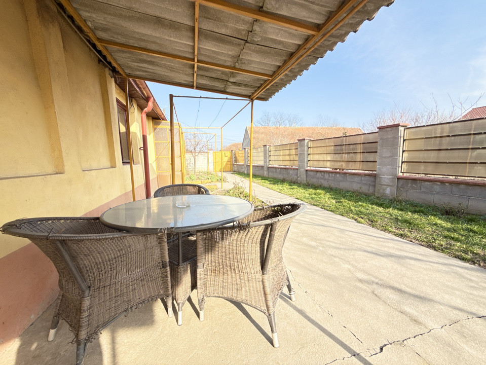 Casa individuala cu 6 camere de vanzare in localitatea Sacalaz, zona Centrala 3, foxfort.ro