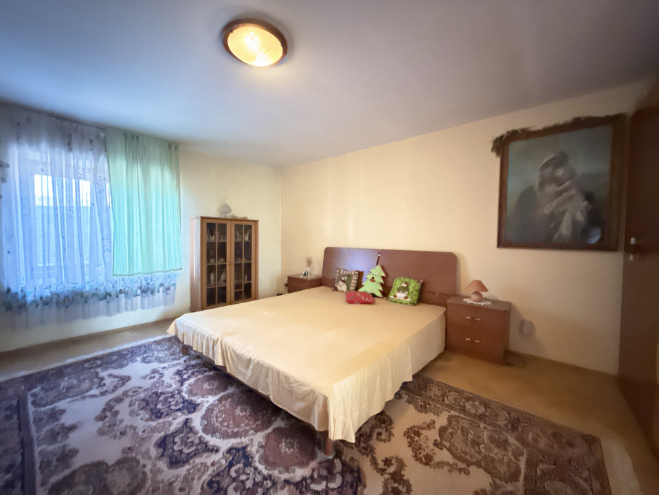 Casa individuala cu 6 camere de vanzare in localitatea Sacalaz, zona Centrala 11, foxfort.ro