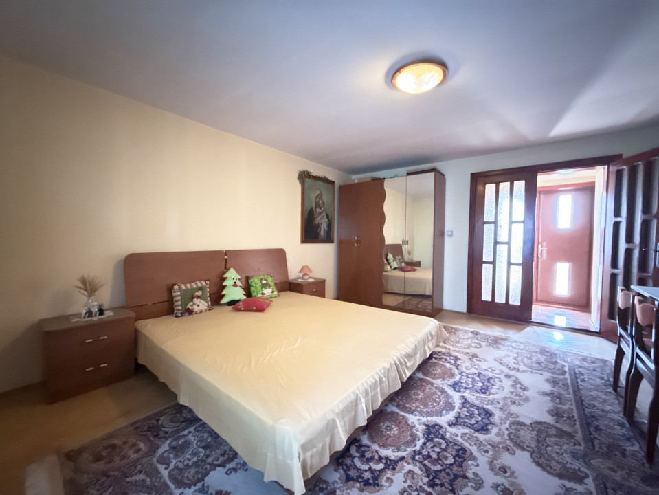 Casa individuala cu 6 camere de vanzare in localitatea Sacalaz, zona Centrala 12, foxfort.ro