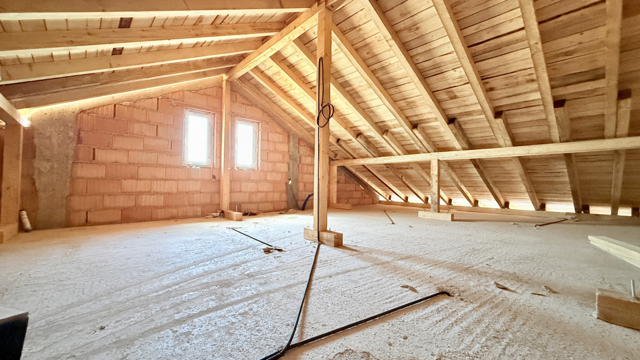 Duplex de vanzare 3 camere + pod mansardabil - Mosnita Veche 16, foxfort.ro