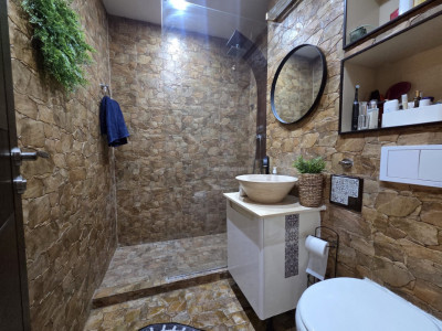 Garsoniera moderna cu balcon de vanzare 32 mp utili | Banu maracine Arad imagine mica 3, foxfort.ro