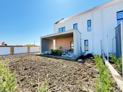 COMISION 0% Triplex cu 4 camere de vanzare in Sacalaz, zona Centrala