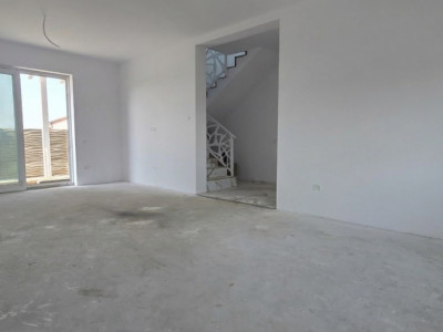 Duplex, despartit prin camera tehnica si baie cu teren 340 mp - Urseni