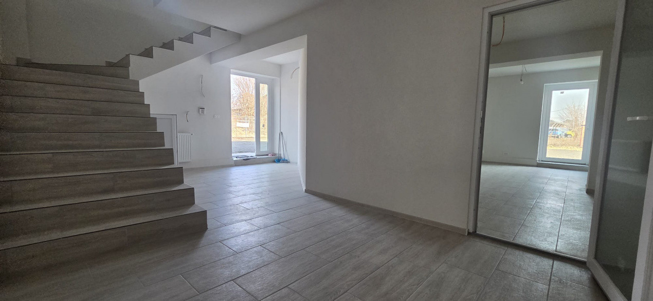 Spatiu comercial pe doua fronturi, finisat la cheie, 430 mp utili - Giroc 7, foxfort.ro