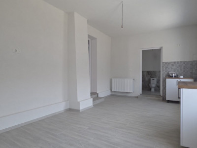 Spatiu comercial de inchiriat, finisat la cheie - Giroc imagine mica 13, foxfort.ro