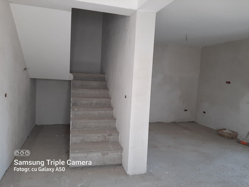 Duplex cu 4 camere de vanzare in localitatea Timisoara, zona Plopi 8, foxfort.ro