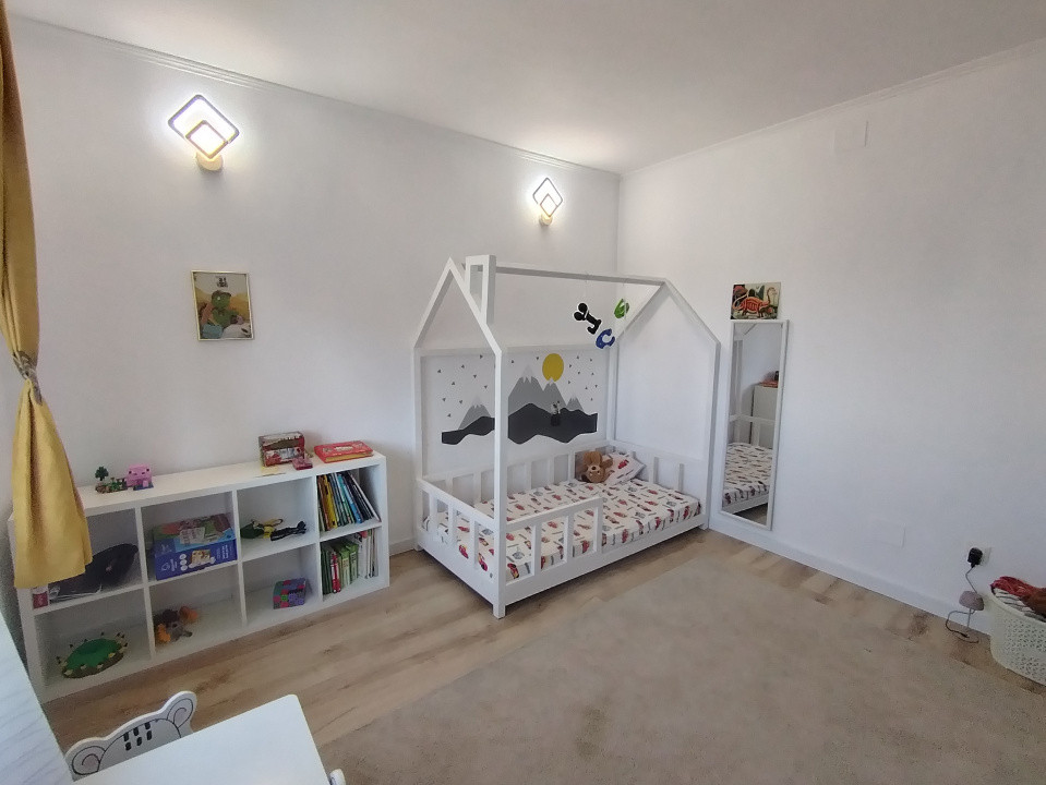 Apartament cu 4 camere de vanzare in zona Sagului 8, foxfort.ro