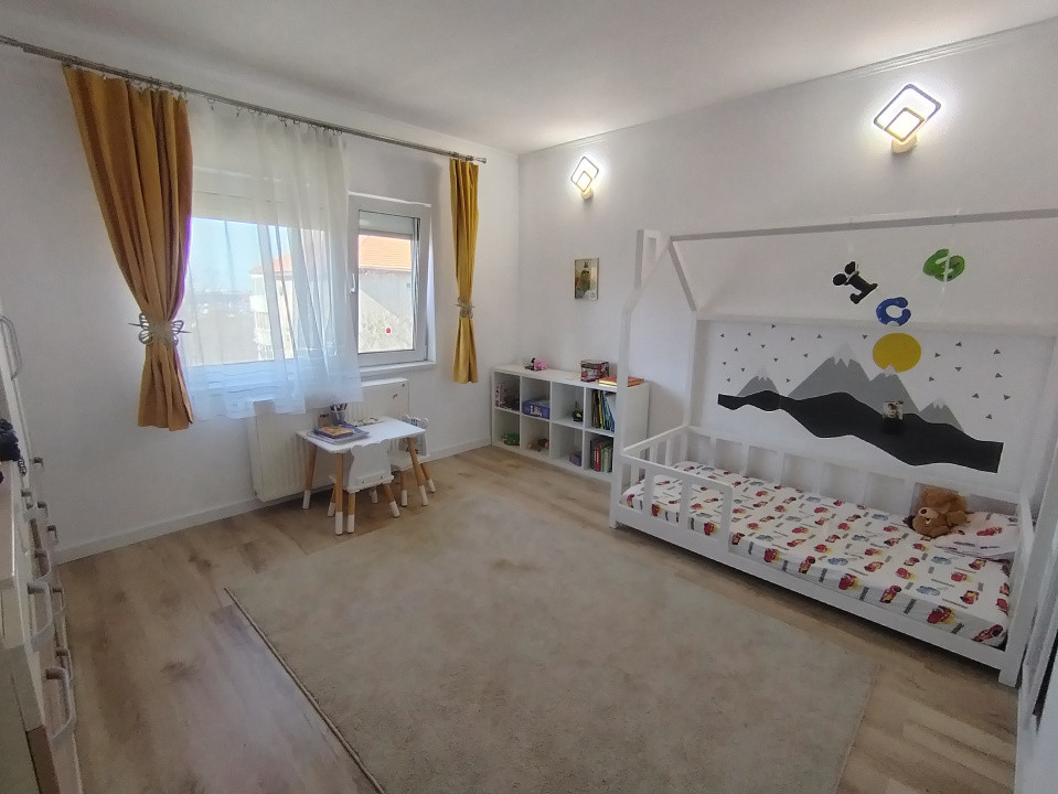 Apartament cu 4 camere de vanzare in zona Sagului 18, foxfort.ro