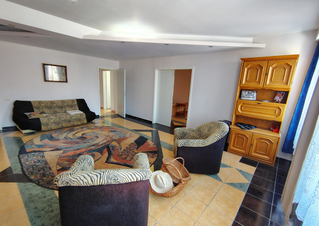 Casa individuala 6 camere, 269 mp utili, teren 655 mp, zona Girocului 9, foxfort.ro