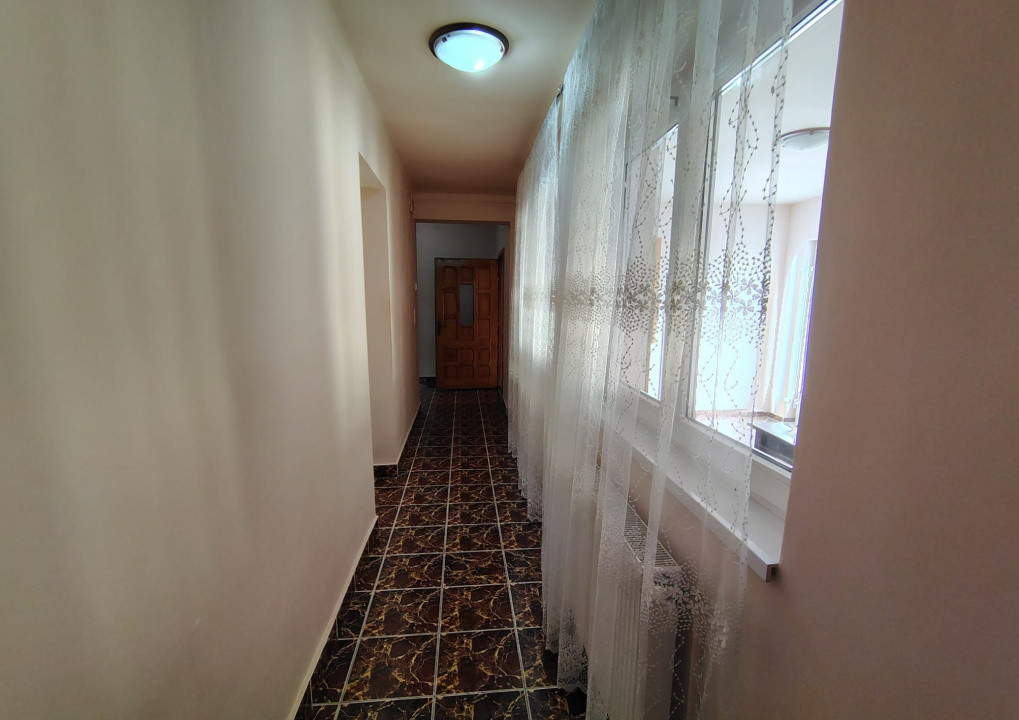 Casa individuala 6 camere, 269 mp utili, teren 655 mp, zona Girocului 14, foxfort.ro