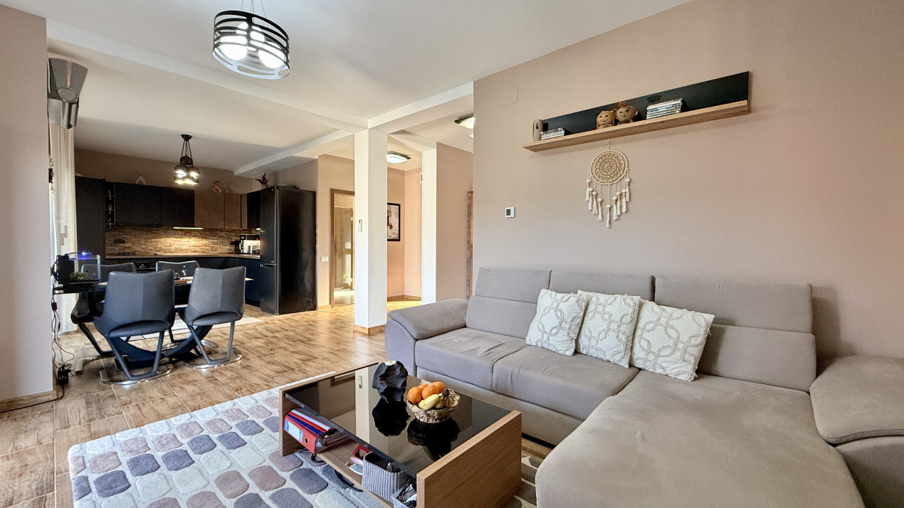 Duplex de vanzare, 3 camere + garaj - toate utilitatile - Dumbravita 6, foxfort.ro