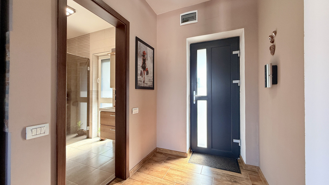 Duplex de vanzare, 3 camere + garaj - toate utilitatile - Dumbravita 18, foxfort.ro