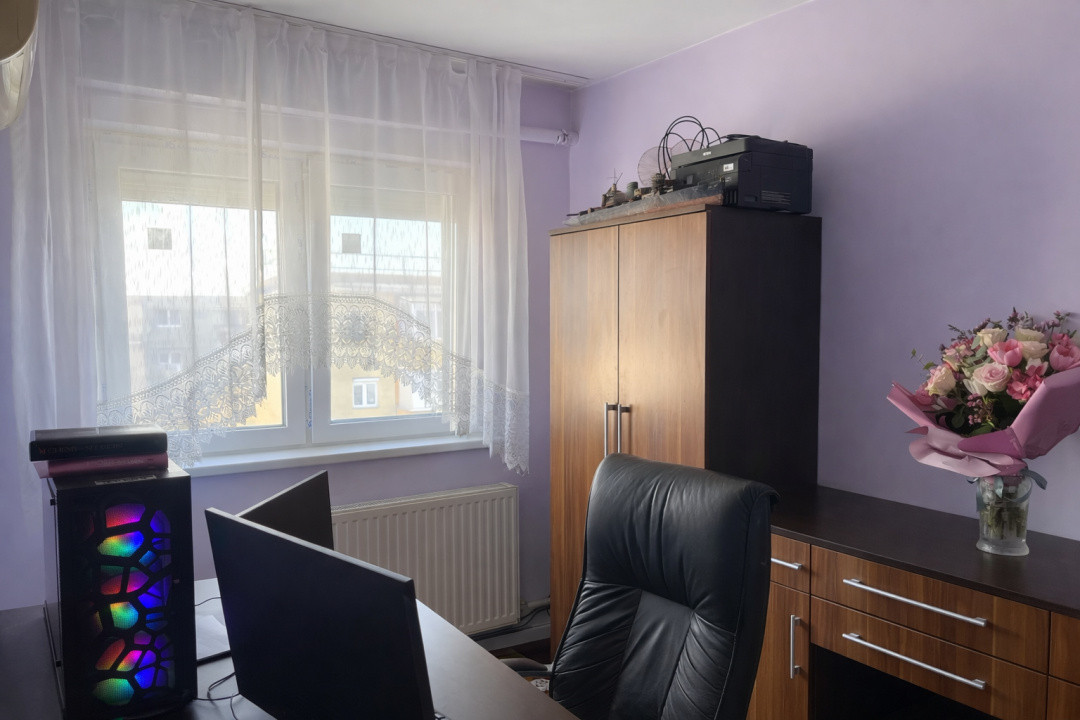 Apartament 4 camere, etaj 4, semidecomandat - Vlaicu, Arad 7, foxfort.ro