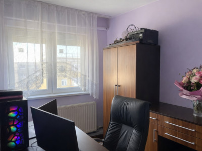 Apartament 4 camere, etaj 4, semidecomandat - Vlaicu, Arad imagine mica 7, foxfort.ro