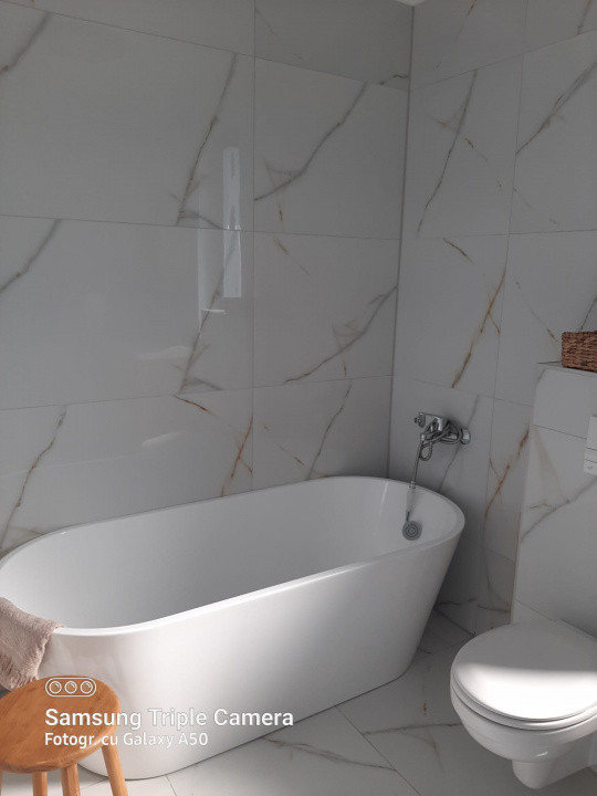 Casa individuala cu 4 camere de vanzare in localitatea Giroc 10, foxfort.ro