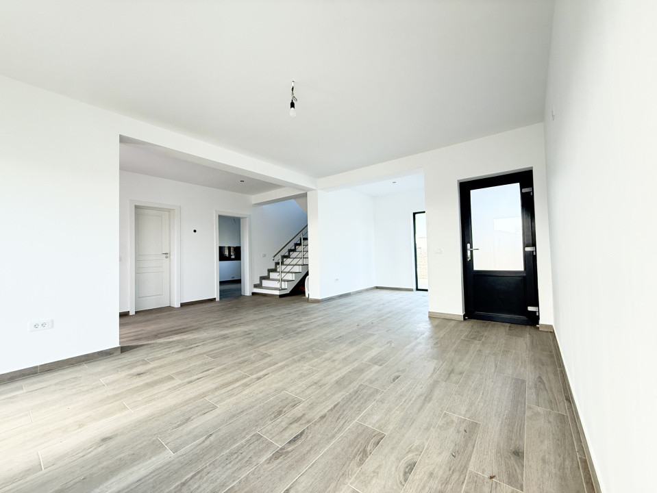 Casa individuala cu 4 camere, situata la drum asfaltat in Sacalaz 1, foxfort.ro