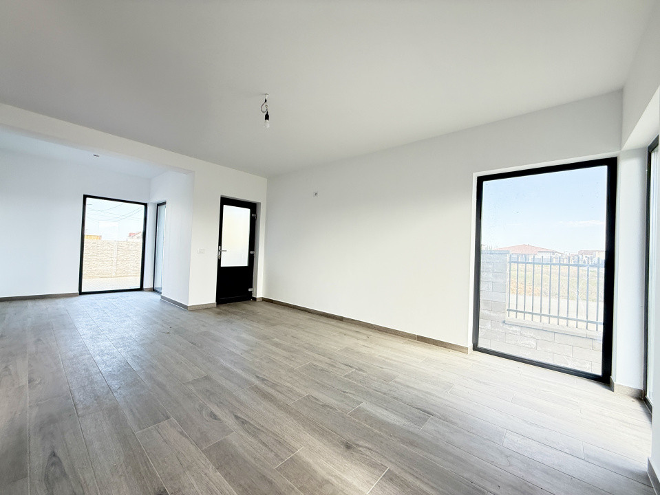 Casa individuala cu 4 camere, situata la drum asfaltat in Sacalaz 2, foxfort.ro