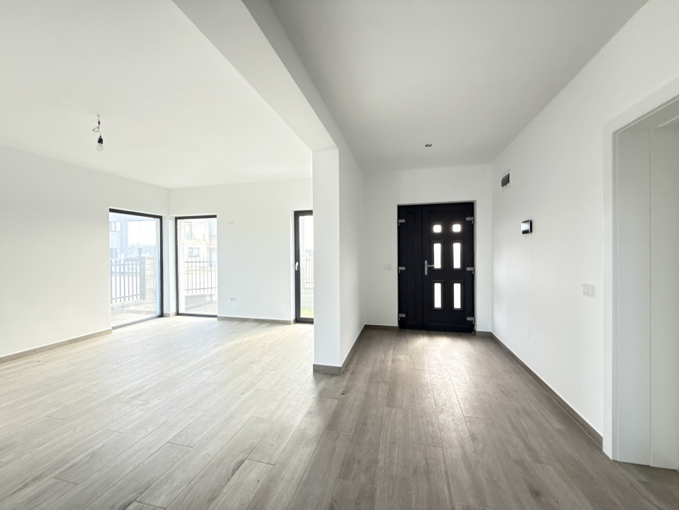 Casa individuala cu 4 camere, situata la drum asfaltat in Sacalaz 5, foxfort.ro