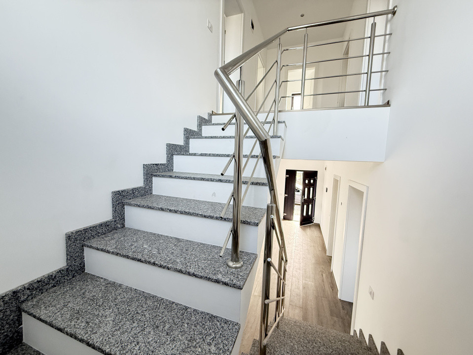 Casa individuala cu 4 camere, situata la drum asfaltat in Sacalaz 16, foxfort.ro