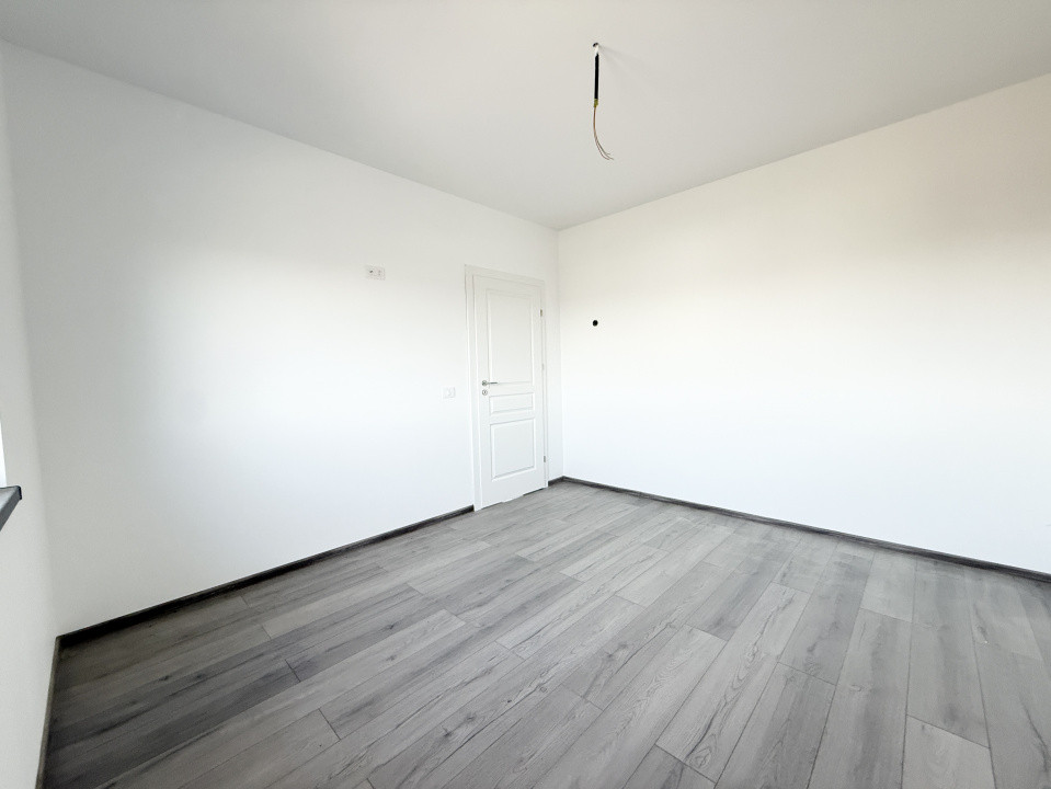 Casa individuala cu 4 camere, situata la drum asfaltat in Sacalaz 19, foxfort.ro