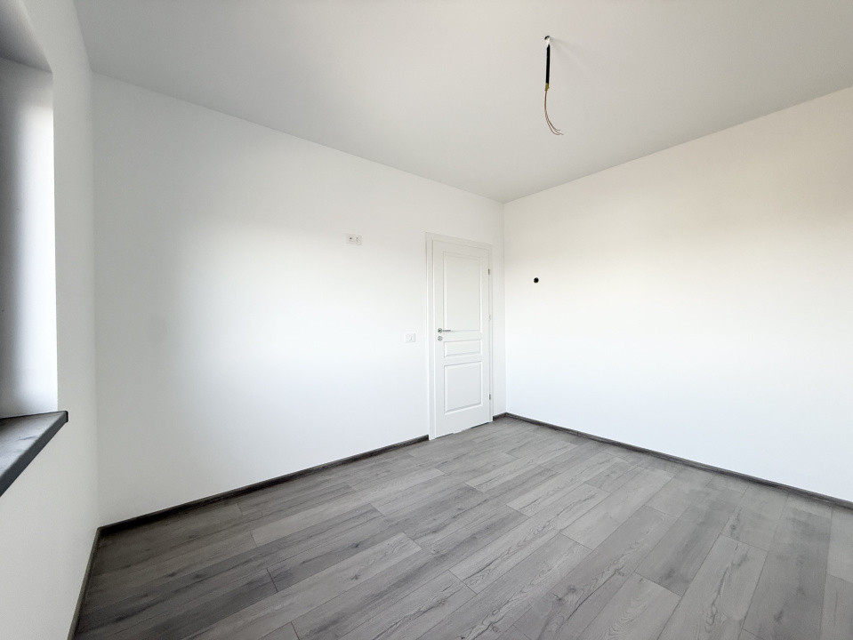 Casa individuala cu 4 camere, situata la drum asfaltat in Sacalaz 20, foxfort.ro