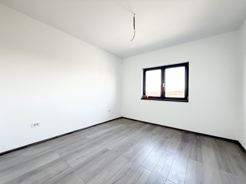 Casa individuala cu 4 camere, situata la drum asfaltat in Sacalaz 22, foxfort.ro