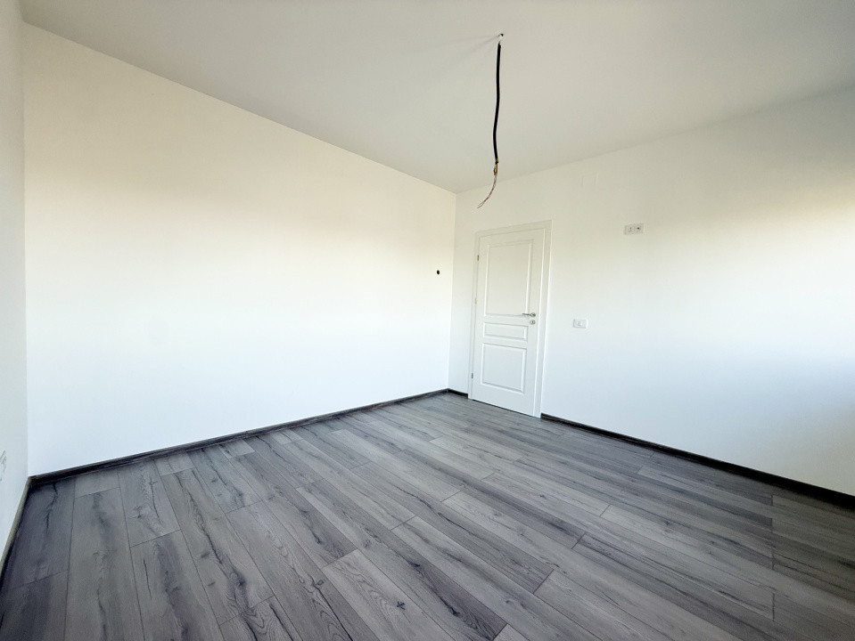 Casa individuala cu 4 camere, situata la drum asfaltat in Sacalaz 23, foxfort.ro