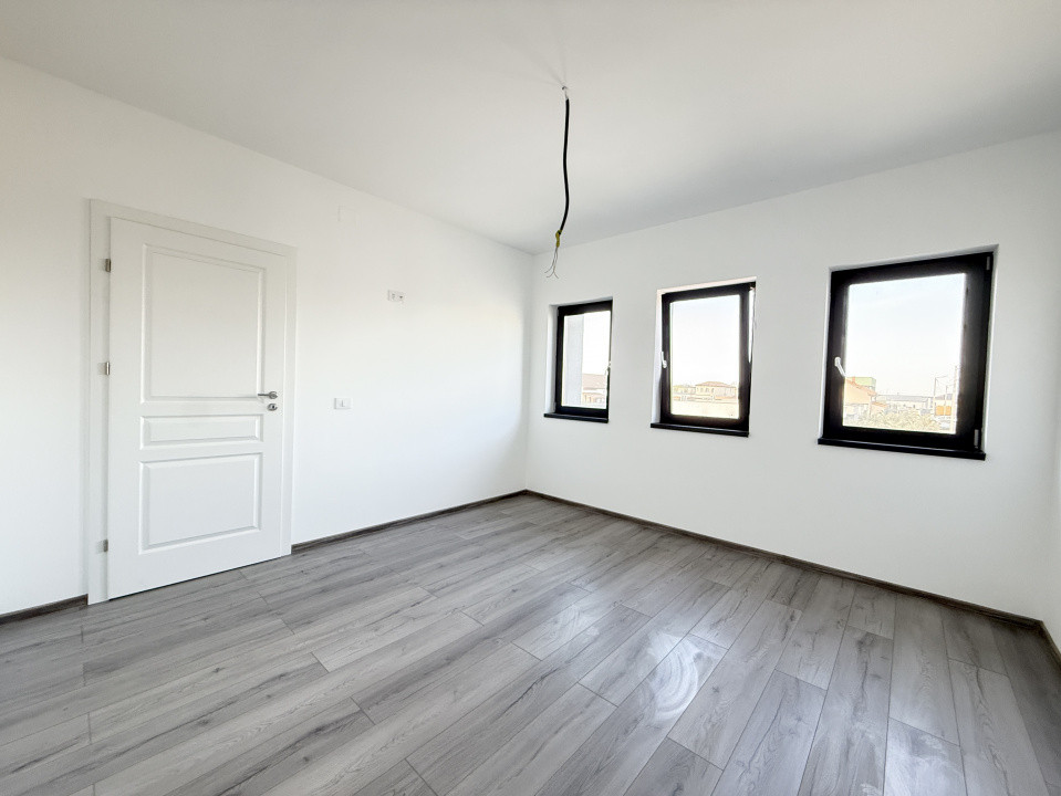 Casa individuala cu 4 camere, situata la drum asfaltat in Sacalaz 24, foxfort.ro