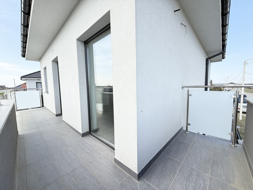 Casa individuala cu 4 camere, situata la drum asfaltat in Sacalaz 36, foxfort.ro