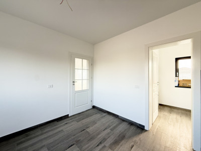 Casa individuala cu 4 camere, situata la drum asfaltat in Sacalaz imagine mica 9, foxfort.ro