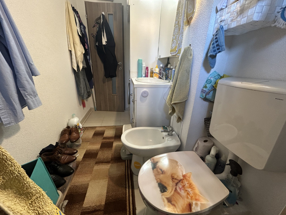 Apartament de vanzare cu 3 camere, la parter - zona Sag 7, foxfort.ro